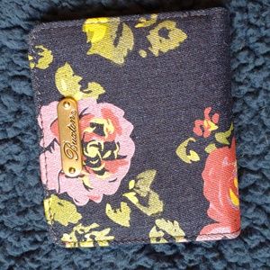 NWOT Buxton bi-fold wallet